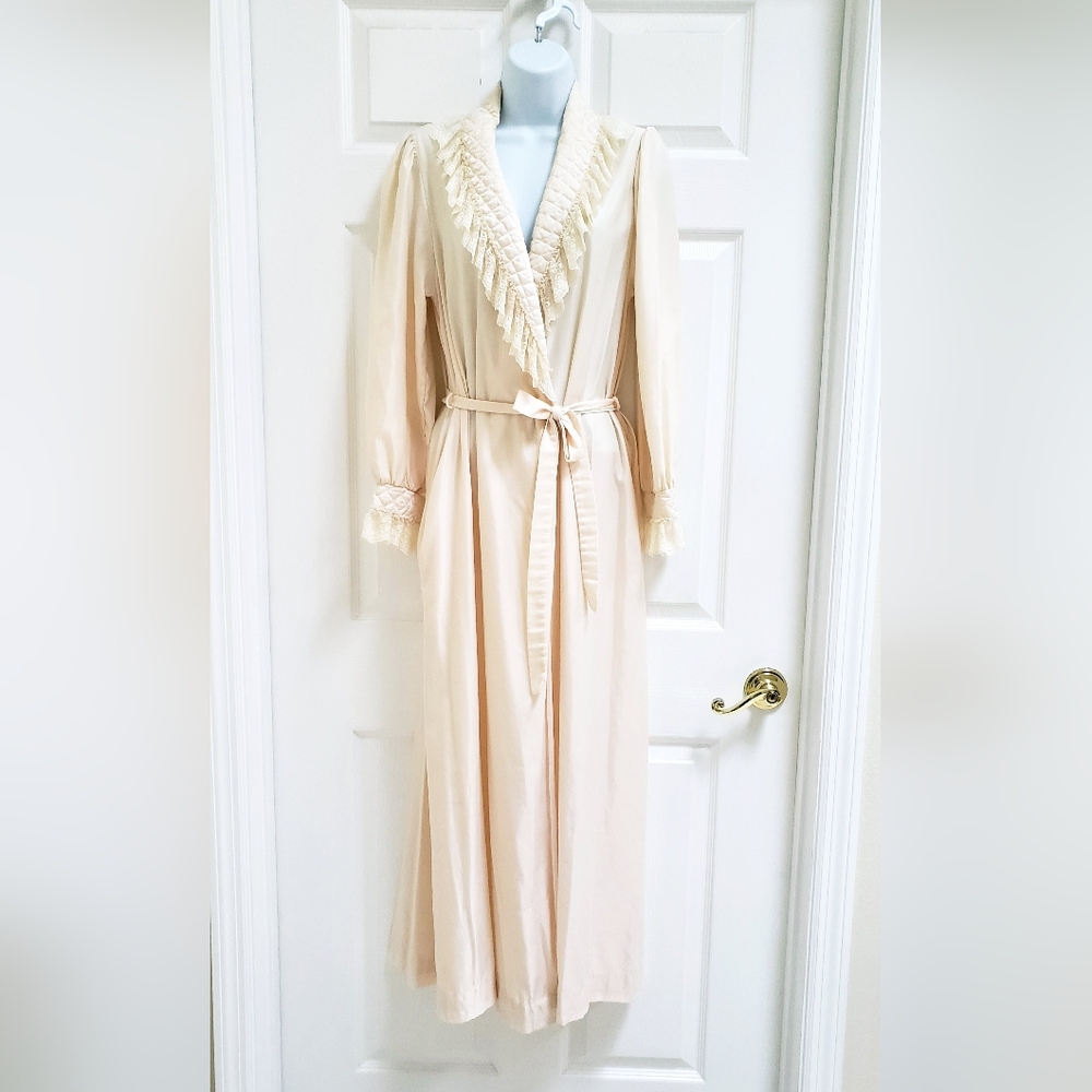 Gorgeous Vintage Robe